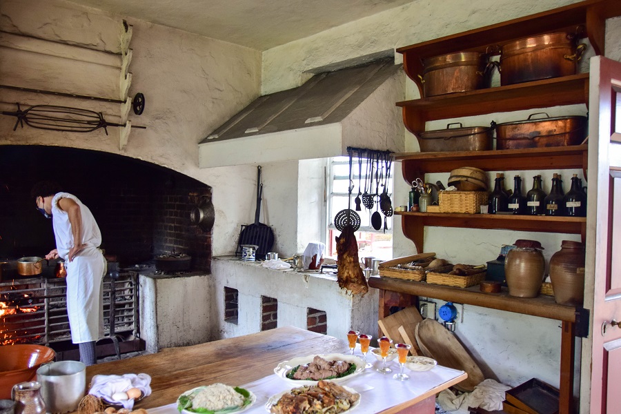 picture of the kitchen at lord Dunmore's palace
